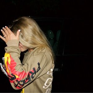 LUCKY ME I SEE GHOSTS CROPPED CREWNECK